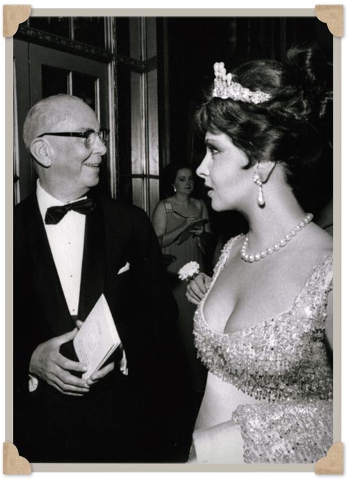 en el Waldorf Astoria de Nueva York en 1963. 
