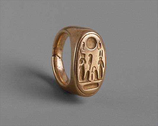 anillo akenaton XIII aC
